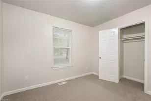 135 W Lakefield Dr, Greensboro, NC 27406 - Photo 11