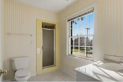 2325 Warwick Road, Winston-Salem, NC 27104 - Photo 31
