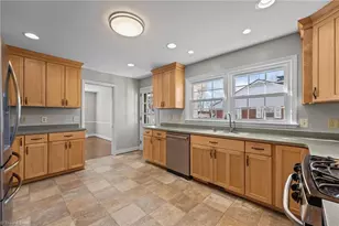 2804 W Cornwallis Dr, Greensboro, NC 27408 - Photo 9