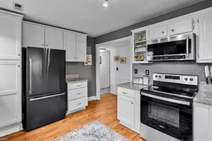 3313-B Regents Park Ln, Greensboro, NC 27455 - Photo 3