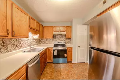 11 Meadowood Glen Way #B, Greensboro, NC 27409 - Photo 5