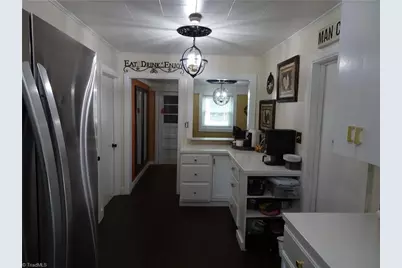 345 E Starmount Avenue, Liberty, NC 27298 - Photo 5