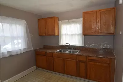 1045 Brookline Street, Winston-Salem, NC 27107 - Photo 7