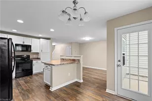 502 Song Sparrow Ln, Greensboro, NC 27409 - Photo 5