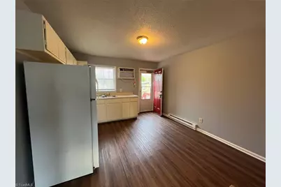 200 Wagstaff Street #D, Thomasville, NC 27360 - Photo 5