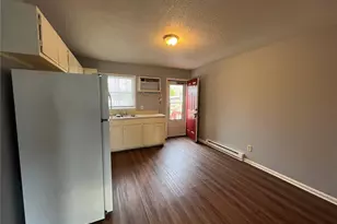 200 Wagstaff St, Thomasville, NC 27360 - Photo 5