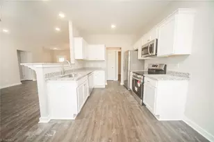 1009 Fairfield Dr, Yadkinville, NC 27055 - Photo 9