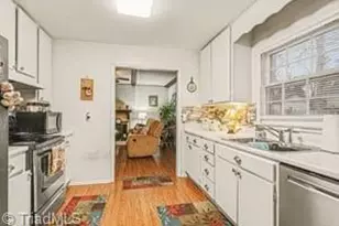 409 W Montcastle Dr, Greensboro, NC 27406 - Photo 11