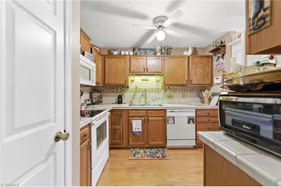 2229 New Garden Road, Greensboro, NC 27410 - Photo 9