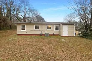 4043 Larkspur Pl, Winston-Salem, NC 27105 - Photo 5