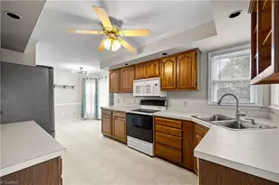 4203 Hunting Meadow Rd, Greensboro, NC 27406 - Photo 13