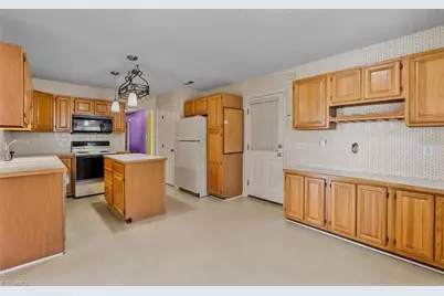 3011 Colony Drive, Jamestown, NC 27282 - Photo 9