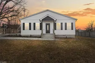 105 Charles St, Thomasville, NC 27360 - Photo 1