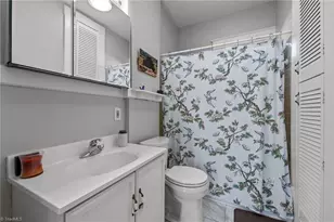 413 Hillside Dr, Greensboro, NC 27401 - Photo 17