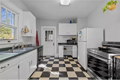 413 Hillside Drive, Greensboro, NC 27401 - Photo 11