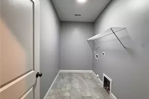 4218 Farlow Dr, Greensboro, NC 27406 - Photo 9