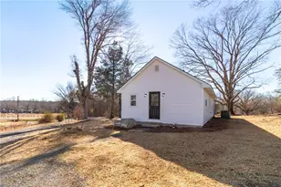 812 W Main St, Franklinville, NC 27248 - Photo 29