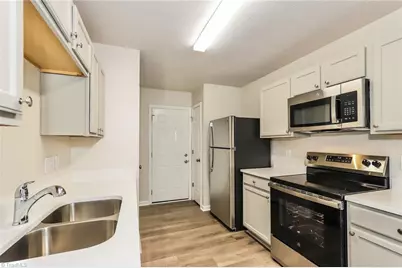 1032 Quinlan Drive, Greensboro, NC 27406 - Photo 7