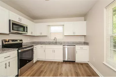 821 Dogwood Circle, High Point, NC 27260 - Photo 9