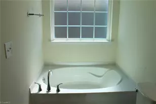 3517 Wilcox Ct, Greensboro, NC 27405 - Photo 9