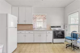 1004 W King St, Hillsborough, NC 27278 - Photo 9