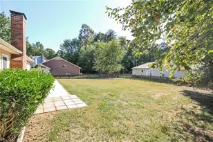 5505 Crabapple Ct, Greensboro, NC 27405 - Photo 15