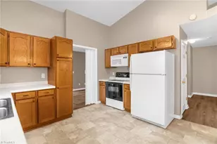 124 Bethania Oaks Cir, Pfafftown, NC 27040 - Photo 15