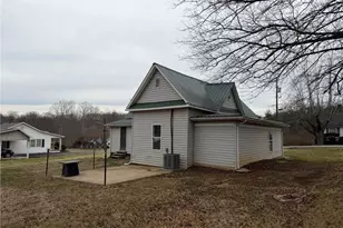 109 Reeves Ln, Elkin, NC 28621 - Photo 3