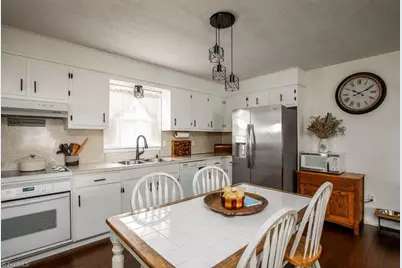 305 Carter Drive, Thomasville, NC 27360 - Photo 5