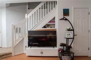 3815 Winborne Ln, Greensboro, NC 27410 - Photo 7