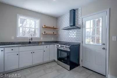 2005 Queens Court, Greensboro, NC 27408 - Photo 15