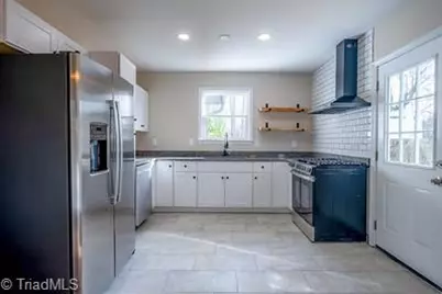 2005 Queens Court, Greensboro, NC 27408 - Photo 17