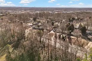 1009 Benjamin Pkwy, Greensboro, NC 27408 - Photo 37