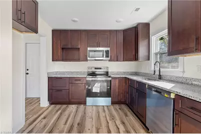 1009 Benjamin Parkway, Greensboro, NC 27408 - Photo 13