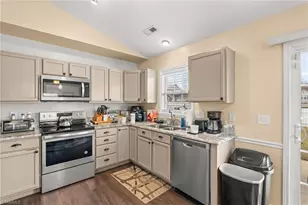 1623 Faircrest Ln, Greensboro, NC 27406 - Photo 11