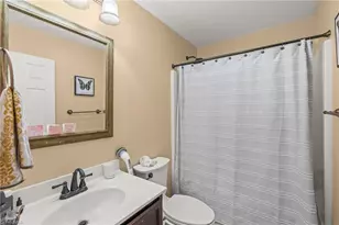 1623 Faircrest Ln, Greensboro, NC 27406 - Photo 17