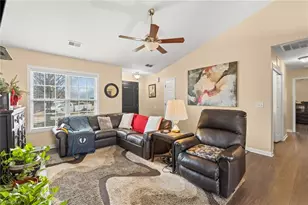 1623 Faircrest Ln, Greensboro, NC 27406 - Photo 9