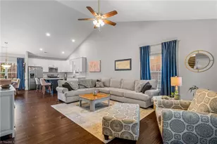 4504 Pine Vista Ln, Greensboro, NC 27406 - Photo 7