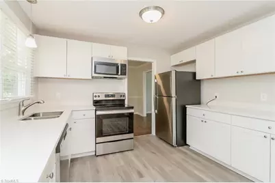 999 Nottingham Road, High Point, NC 27262 - Photo 5