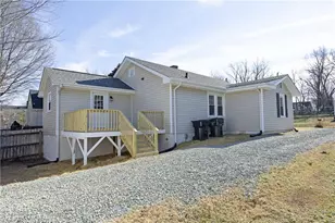 804 Harris St, Burlington, NC 27217 - Photo 5