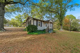 119 Sunset Dr, Taylorsville, NC 28681 - Photo 5