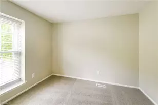 405 Woodlake Dr, Greensboro, NC 27406 - Photo 9