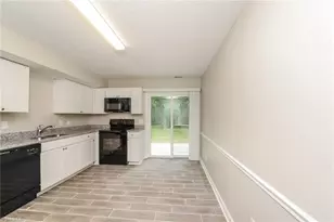 405 Woodlake Dr, Greensboro, NC 27406 - Photo 5