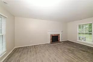 405 Woodlake Dr, Greensboro, NC 27406 - Photo 3