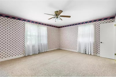 300 E Lee Avenue, Yadkinville, NC 27055 - Photo 23