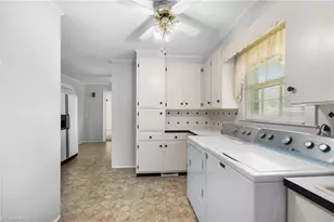 300 E Lee Ave, Yadkinville, NC 27055 - Photo 29