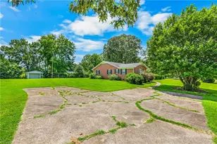 300 E Lee Ave, Yadkinville, NC 27055 - Photo 37