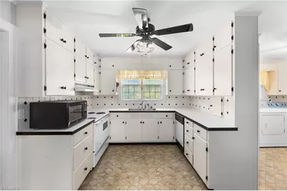 300 E Lee Avenue, Yadkinville, NC 27055 - Photo 11