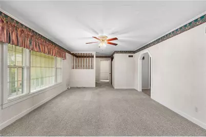 300 E Lee Avenue, Yadkinville, NC 27055 - Photo 9