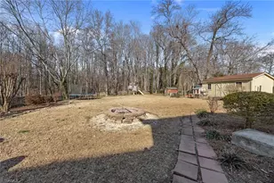 2201 Hunters Ridge Dr, Pleasant Garden, NC 27313 - Photo 9